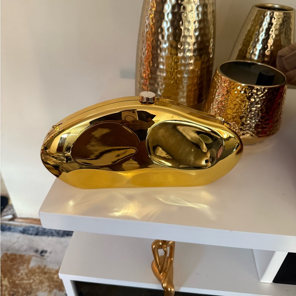 Brand new gold egg shape clutch